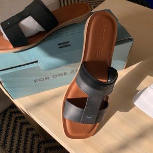 Toms Seaclif Sandals/ BLK vegan NIB size 7